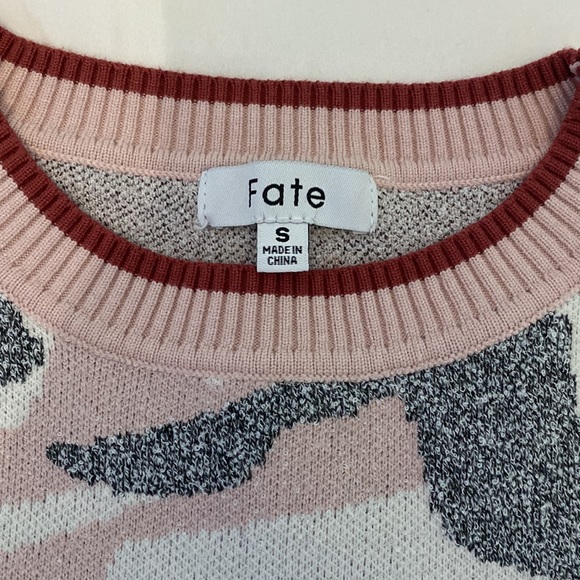 Fate Pink/Gray Camo Sweater | Size Small - Picture 5 of 5